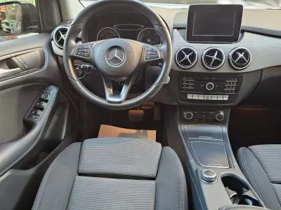 Mercedes-Benz B 180 2017 - 22500 EUR, 41938 km - AUTO.MOTO.pt - 41938km - foto 9 de 26