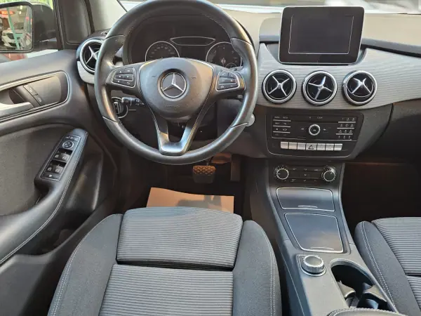 Mercedes-Benz B 180 2017 - 21900 EUR, 41938 km - AUTO.MOTO.pt - 41938km - foto 9 de 26
