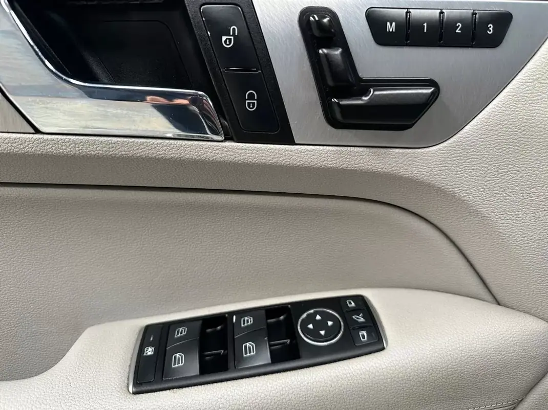 Mercedes-Benz E 250 2011 - 13800 EUR, 336000 km - AUTO.MOTO.pt - 336000km - foto 13 de 19