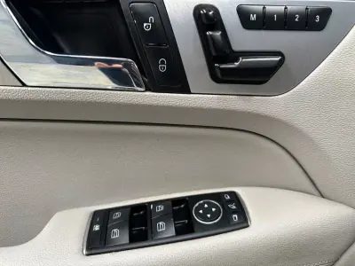 Mercedes-Benz E 250 2011 - 13800 EUR, 336000 km - AUTO.MOTO.pt - 336000km - foto 13 de 19