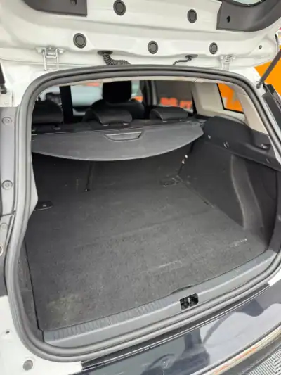 Renault Clio Sport Tourer 2019 - 12900 EUR, 191876 km - AUTO.MOTO.pt - 191876km - foto 18 de 18
