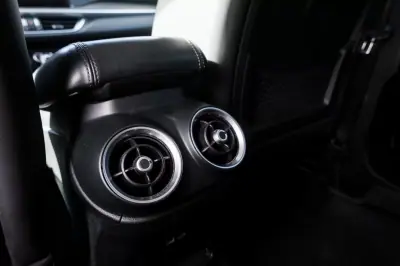 Alfa Romeo Stelvio 2017 - 29400 EUR, 139000 km - AUTO.MOTO.pt - 139000km - foto 21 de 35