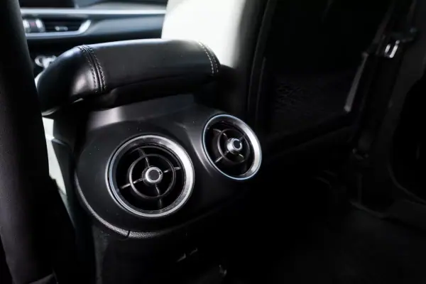 Alfa Romeo Stelvio 2017 - 29400 EUR, 139000 km - AUTO.MOTO.pt - 139000km - foto 21 de 35