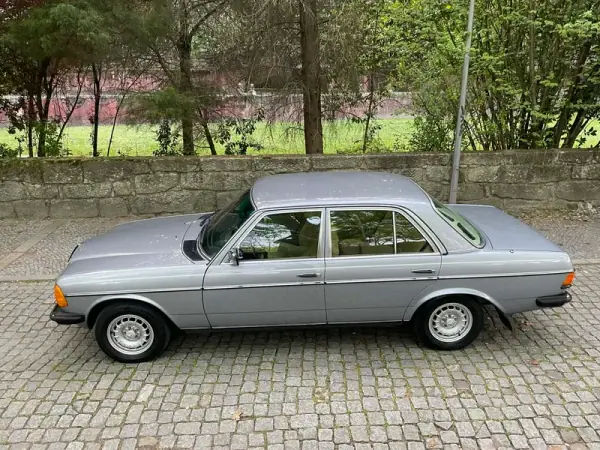 Mercedes-Benz 300 1982 - 13900 EUR, 233000 km - AUTO.MOTO.pt - 233000km - foto 32 de 32