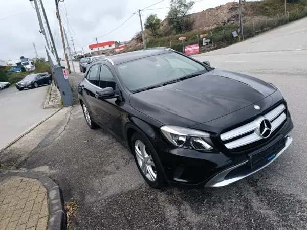 Mercedes-Benz GLA 180 2015 - 22500 EUR, 120000 km - AUTO.MOTO.pt - 120000km - foto 7 de 28