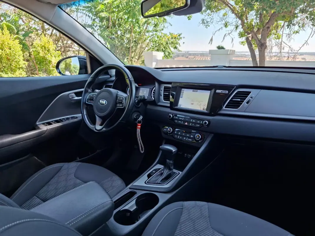 Kia Niro 2019 - 17900 EUR, 74459 km - 74459km - foto 20 de 26
