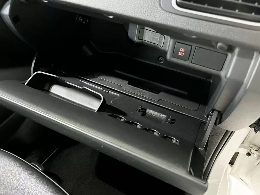 Volkswagen Polo 2011 - 6900 EUR, 201940 km - AUTO.MOTO.pt - 201940km - foto 16 de 18