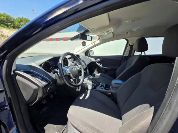 Ford Focus SW 2013 - 9990 EUR, 260000 km - AUTO.MOTO.pt - 260000km - foto 2 de 12