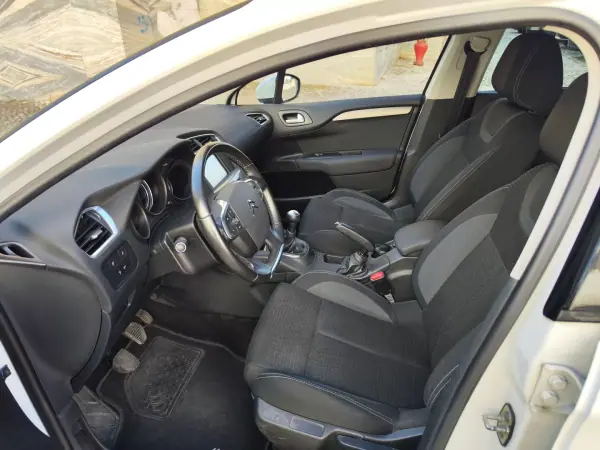 Citroën C4 2015 - 9980 EUR, 157000 km - AUTO.MOTO.pt - 157000km - foto 14 de 43
