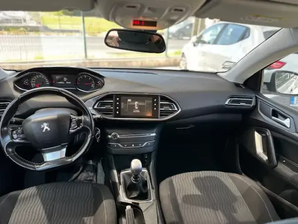Peugeot 308 2016 - 13490 EUR, 138000 km - 138000km - foto 5 de 8
