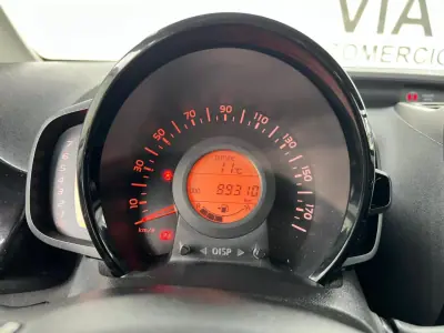 Toyota Aygo 2016 - 10900 EUR, 89310 km - AUTO.MOTO.pt - 89310km - foto 15 de 15