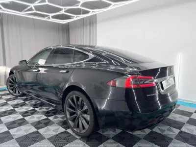Tesla Model S 2018 - 23500 EUR, 183000 km - AUTO.MOTO.pt - 183000km - foto 5 de 21
