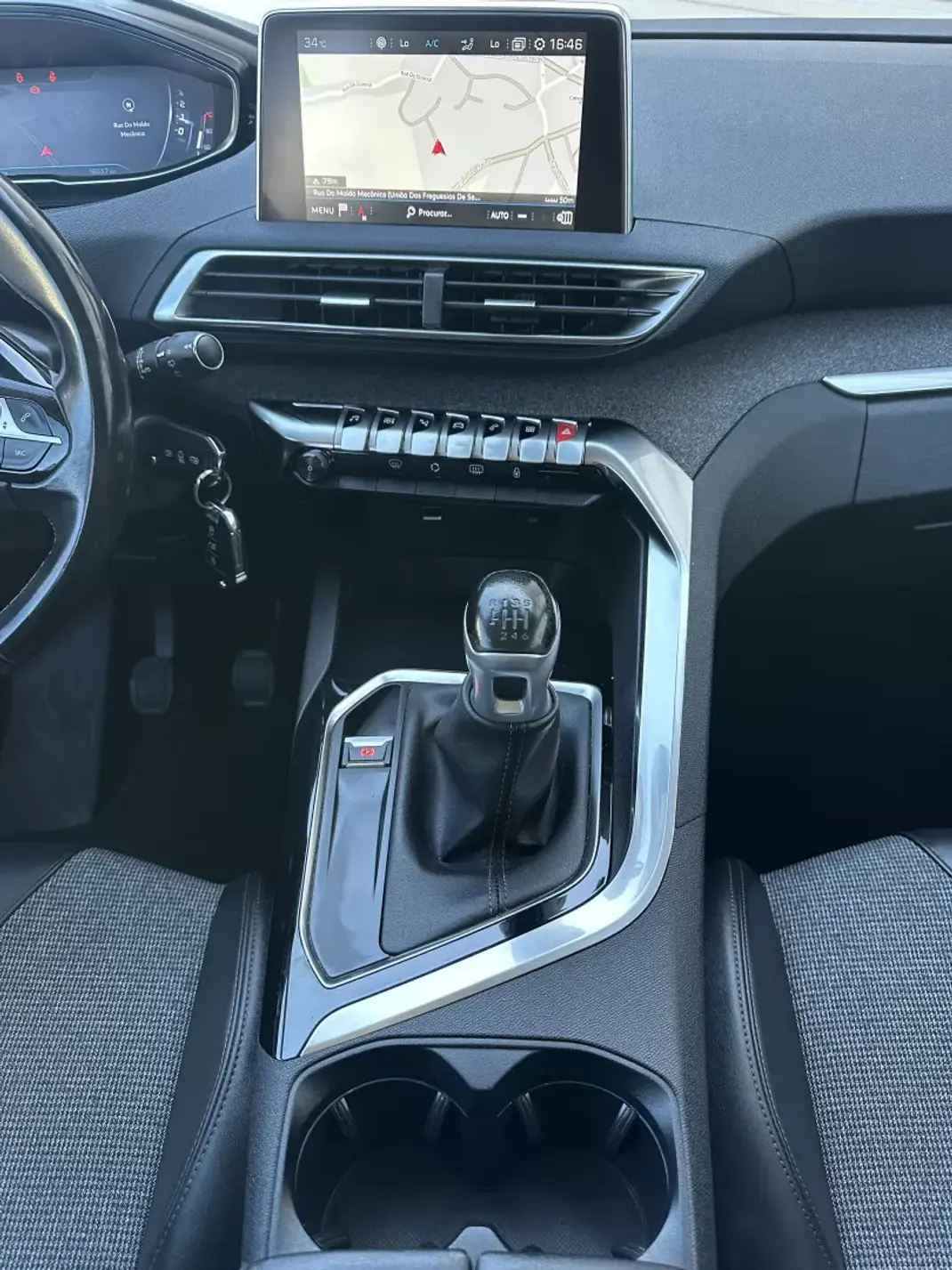 Peugeot 3008 2018 - 14900 EUR, 240000 km - 240000km - foto 52 de 62