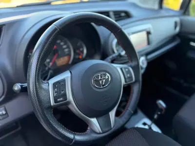 Toyota Yaris 2013 - 10999 EUR, 80000 km - AUTO.MOTO.pt - 80000km - foto 14 de 18