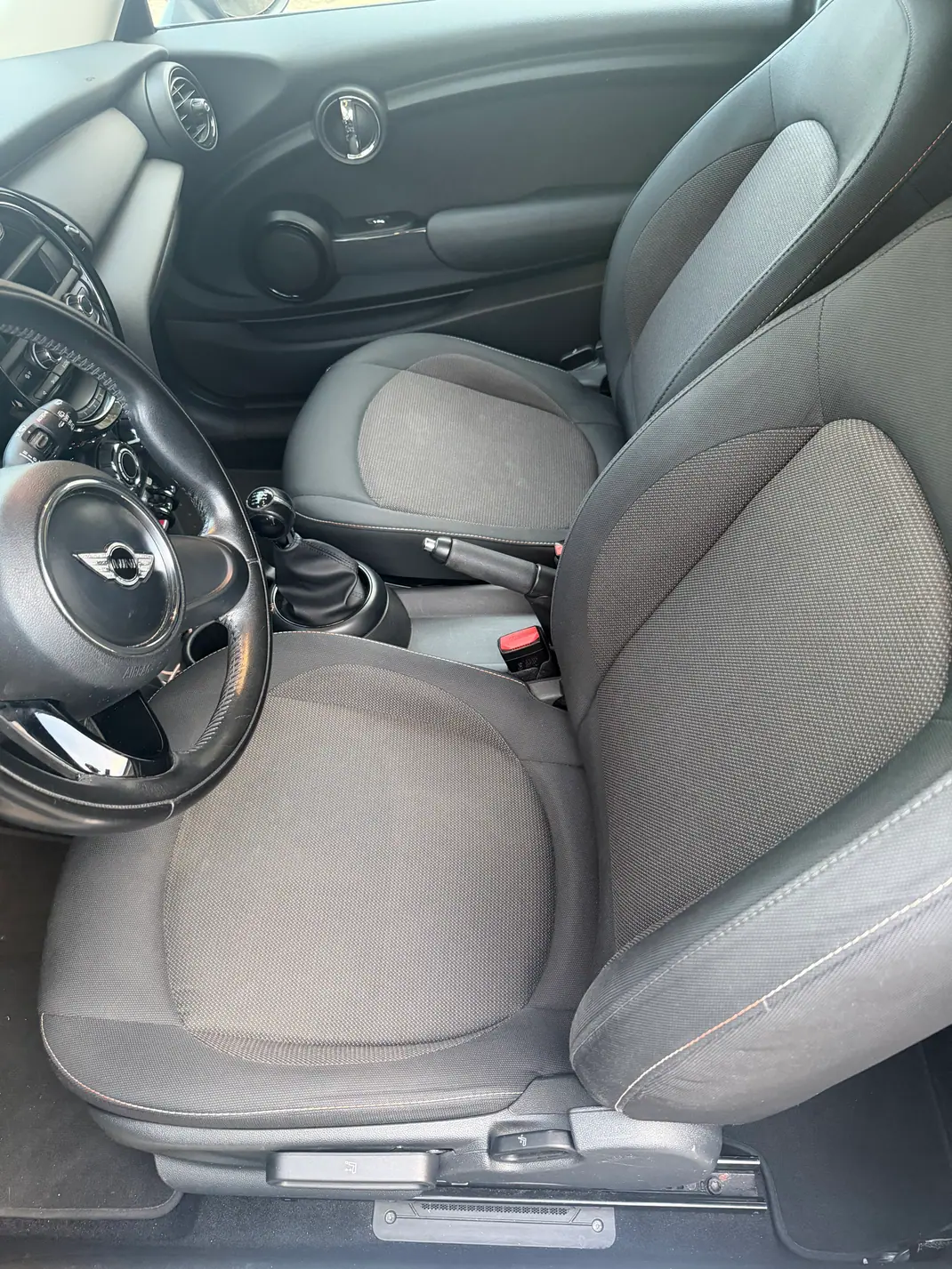 MINI One 2018 - 13500 EUR, 85000 km - AUTO.MOTO.pt - 85000km - foto 5 de 6