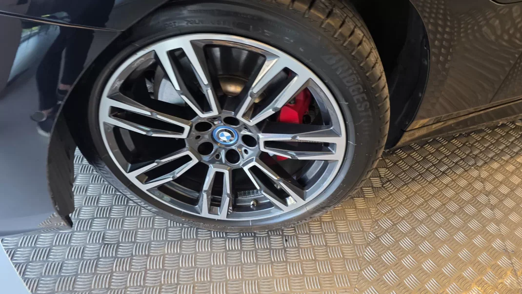 BMW 530e 2024 - 58900 EUR, 81874 km - AUTO.MOTO.pt - 81874km - foto 32 de 60