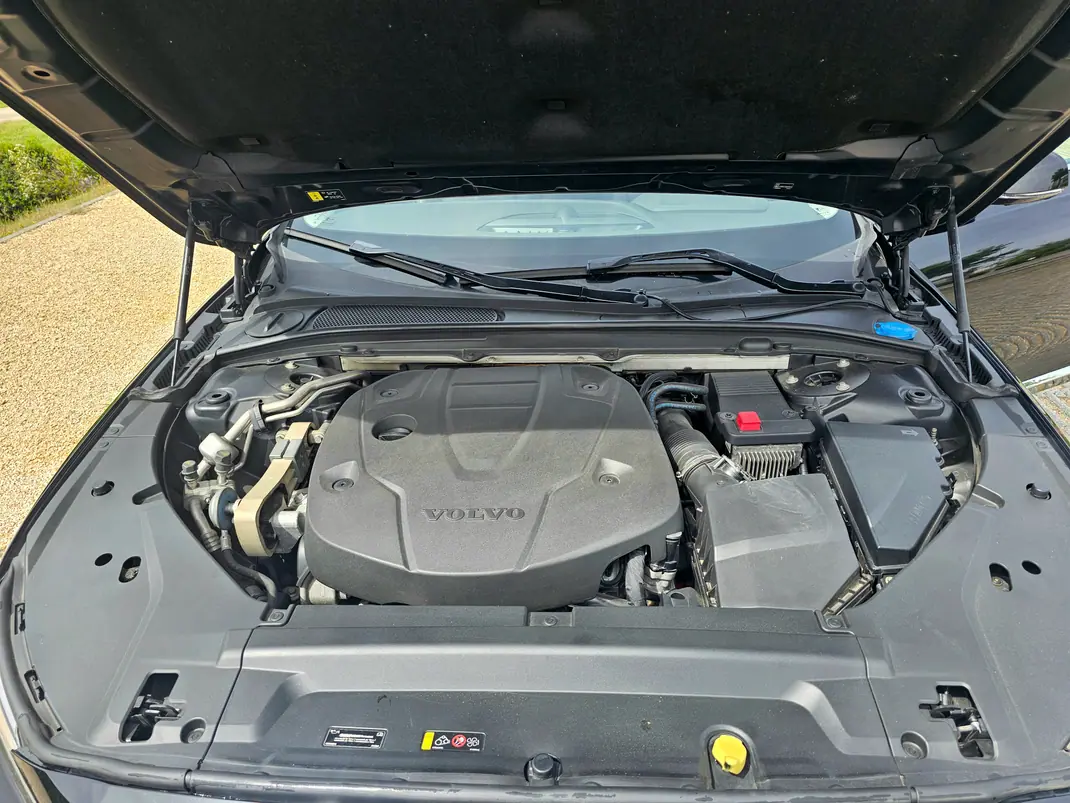 Volvo S90 2018 - 30000 EUR, 85000 km - AUTO.MOTO.pt - 85000km - foto 4 de 13