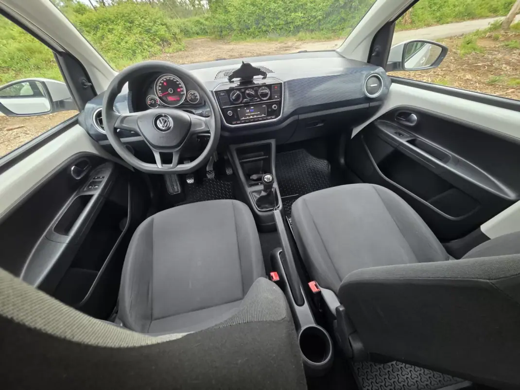 Volkswagen Up! 2016 - 7990 EUR, 152974 km - AUTO.MOTO.pt - 152974km - foto 5 de 71