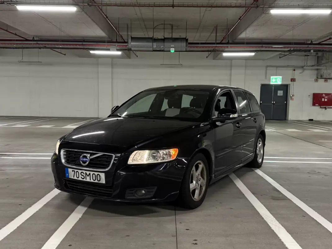 Volvo V50 2011 - 6000 EUR, 247500 km - AUTO.MOTO.pt - 247500km - foto 2 de 9