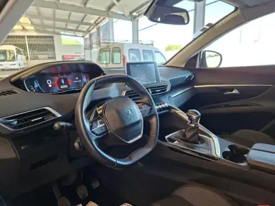 Peugeot 3008 2019 - 19900 EUR, 73744 km - 73744km - foto 6 de 23