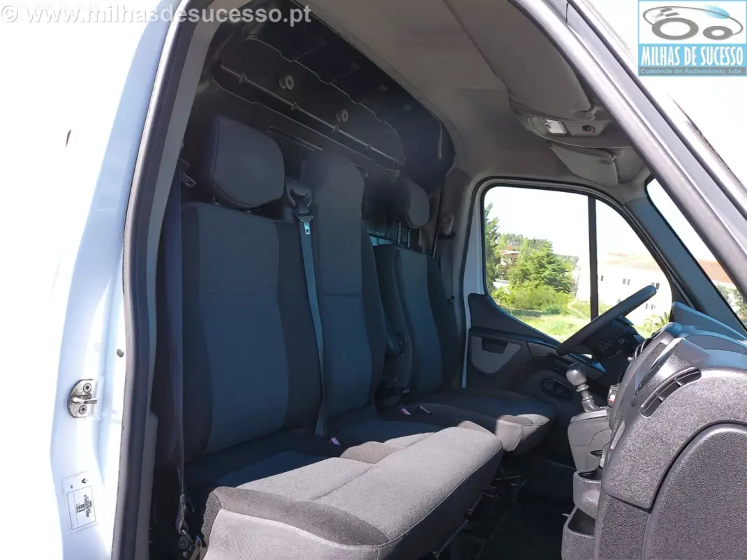 Renault 2017 - 16750 EUR, 185000 km - AUTO.MOTO.pt - 185000km - foto 5 de 21