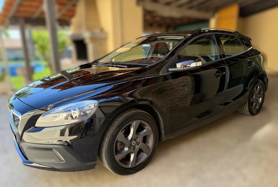 Volvo V40 Cross Country 2015 - 13900 EUR, 115900 km - AUTO.MOTO.pt - 115900km - foto 9 de 11