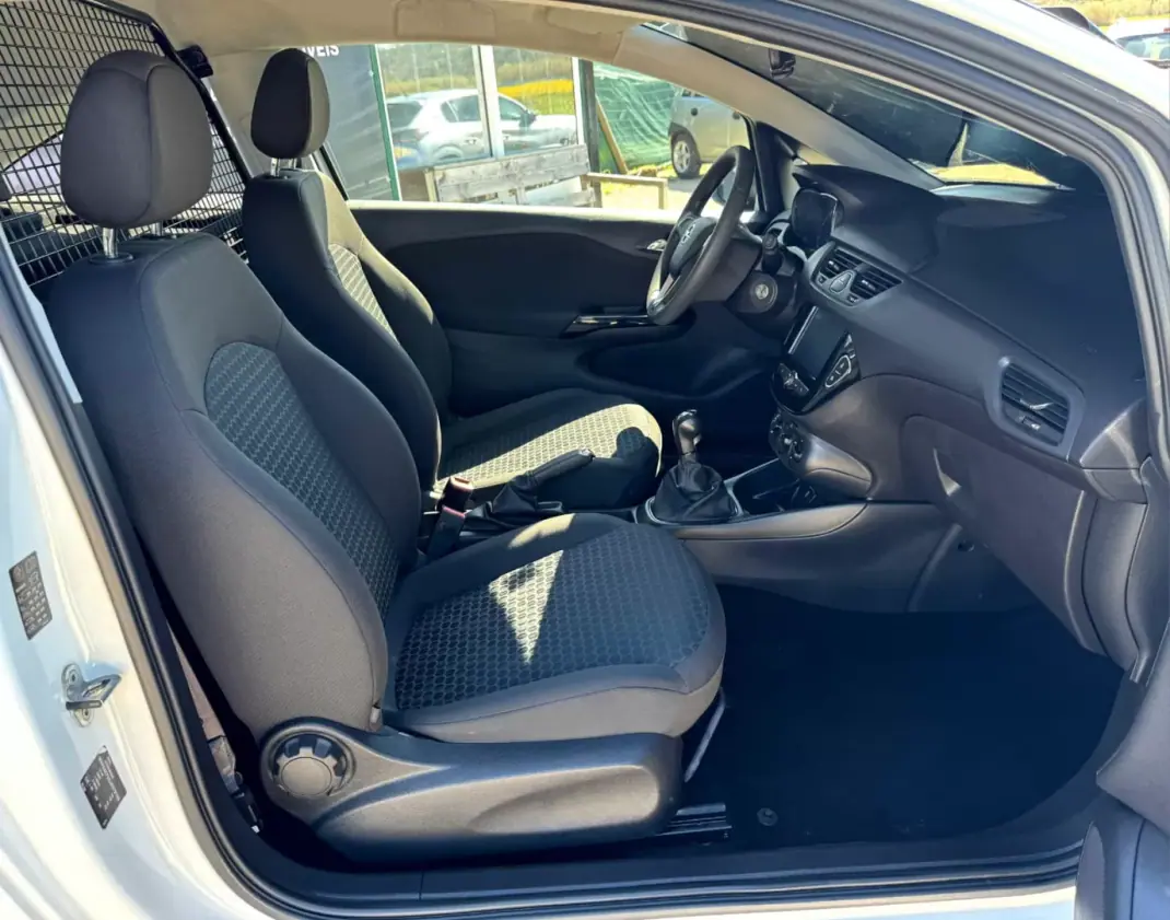 Opel Corsa 2018 - 6450 EUR, 214881 km - AUTO.MOTO.pt - 214881km - foto 12 de 15
