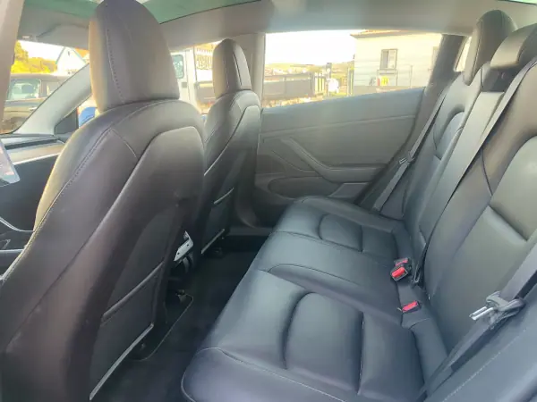 Tesla Model 3 2019 - 22900 EUR, 173000 km - AUTO.MOTO.pt - 173000km - foto 10 de 19