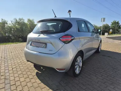 Renault Zoe 2020 - 12750 EUR, 133250 km - AUTO.MOTO.pt - 133250km - foto 9 de 29