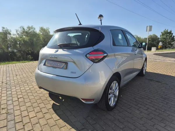 Renault Zoe 2020 - 12750 EUR, 133250 km - AUTO.MOTO.pt - 133250km - foto 9 de 29