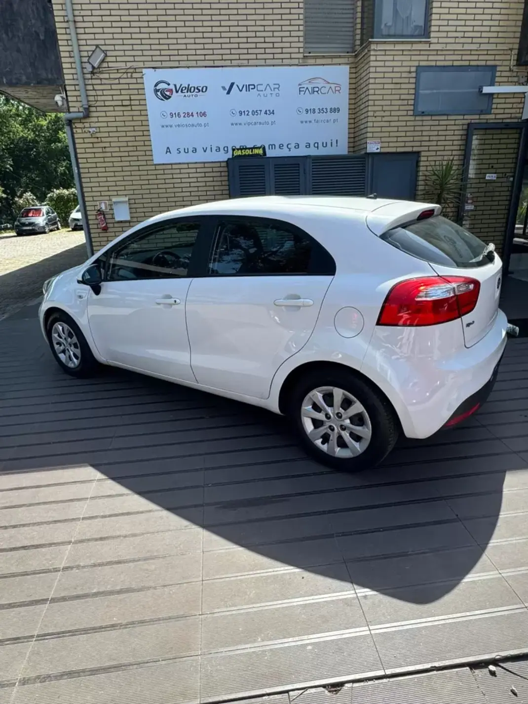 Kia Rio 2011 - 7400 EUR, 155000 km - AUTO.MOTO.pt - 155000km - foto 3 de 11