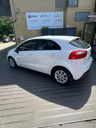Kia Rio 2011 - 7400 EUR, 155000 km - AUTO.MOTO.pt - 155000km - foto 3 de 11