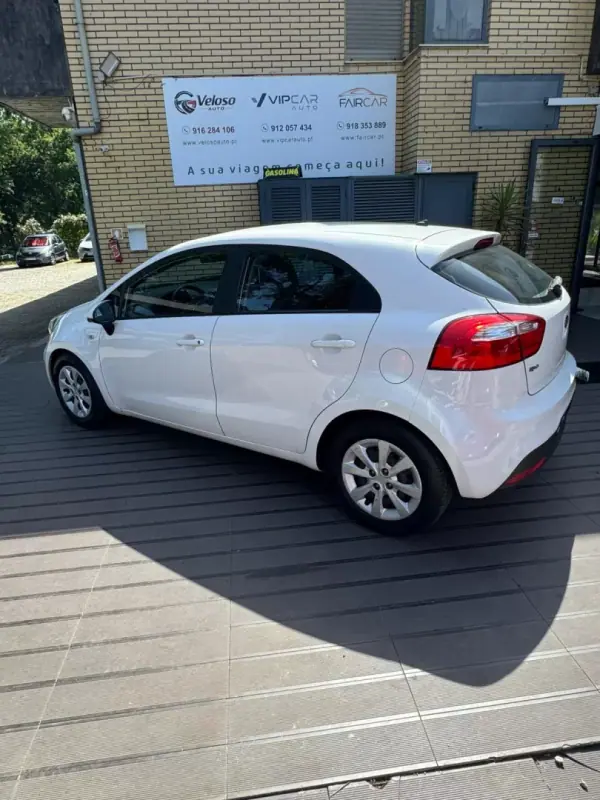 Kia Rio 2011 - 7400 EUR, 155000 km - AUTO.MOTO.pt - 155000km - foto 3 de 11