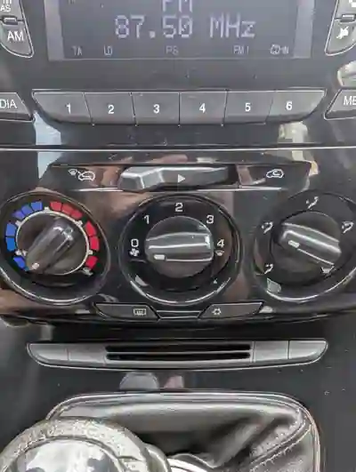 Lancia Ypsilon 2015 - 6400 EUR, 149756 km - 149756km - foto 13 de 15