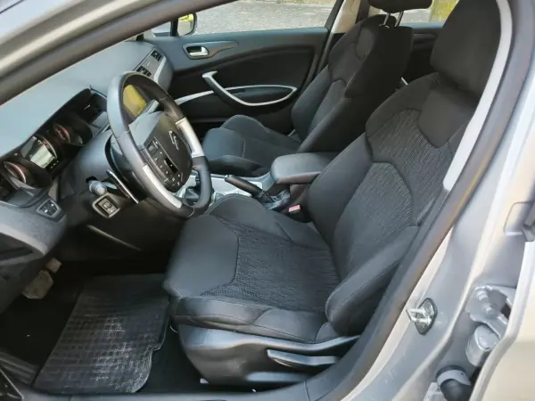 Citroën C5 Tourer 2014 - 8950 EUR, 249314 km - AUTO.MOTO.pt - 249314km - foto 18 de 37