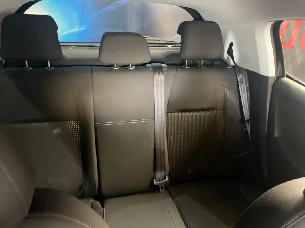 Peugeot 208 2018 - 8899 EUR, 106000 km - AUTO.MOTO.pt - 106000km - foto 29 de 42