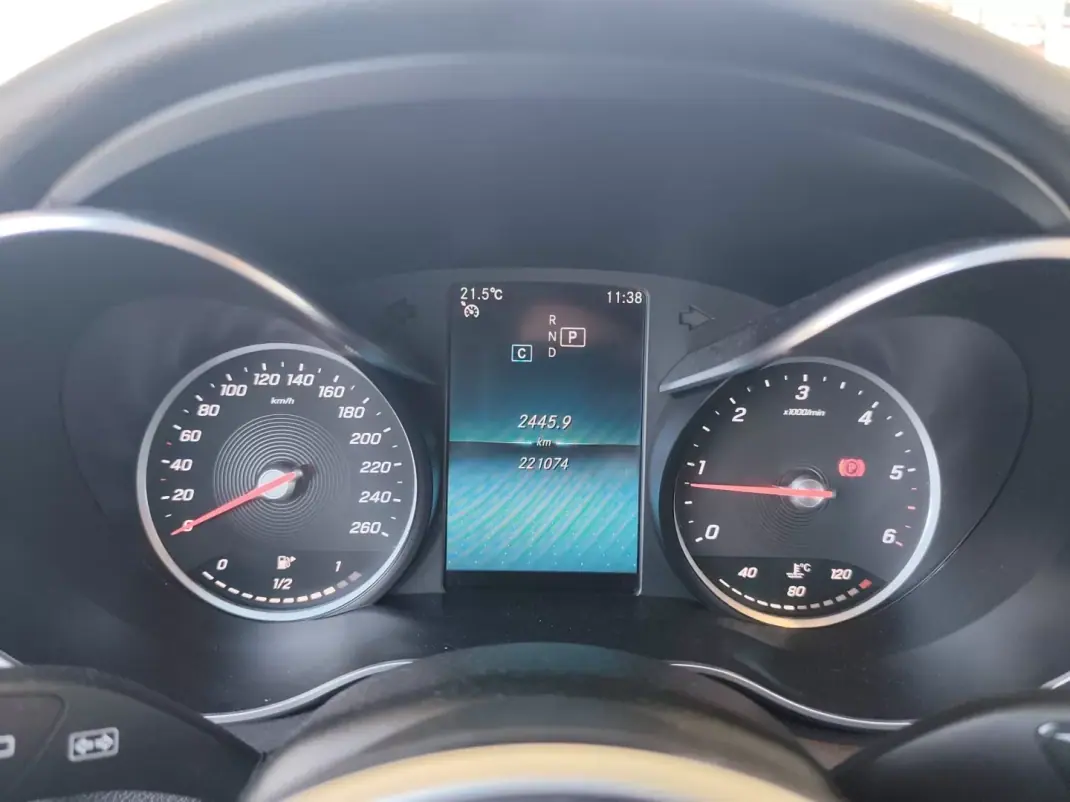 Mercedes-Benz C 180 2018 - 20990 EUR, 221000 km - AUTO.MOTO.pt - 221000km - foto 14 de 18