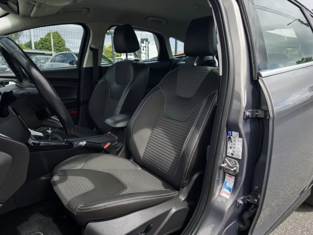 Ford Focus 2016 - 9990 EUR, 103000 km - AUTO.MOTO.pt - 103000km - foto 29 de 42