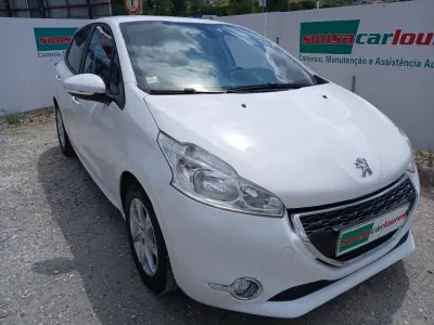 Peugeot 208 2014 - 7350 EUR, 85491 km - AUTO.MOTO.pt - 85491km - foto 4 de 25