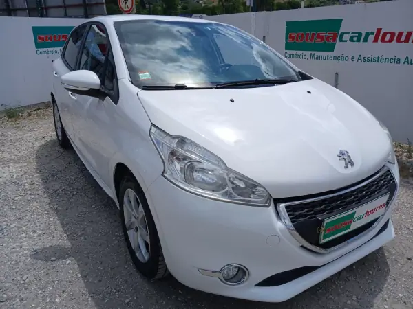 Peugeot 208 2014 - 7350 EUR, 85491 km - AUTO.MOTO.pt - 85491km - foto 4 de 25