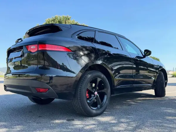 Jaguar F-Pace 2017 - 23950 EUR, 177000 km - AUTO.MOTO.pt - 177000km - foto 7 de 15