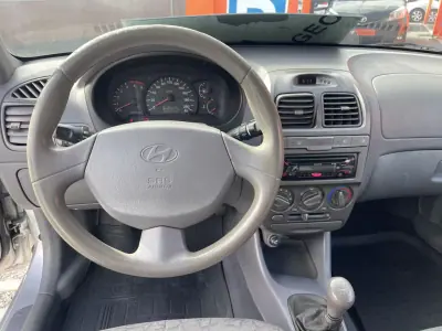 Hyundai Accent 2003 - 4250 EUR, 252434 km - AUTO.MOTO.pt - 252434km - foto 10 de 12