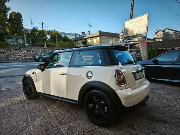 MINI Cooper 2008 - 8500 EUR, 180878 km - AUTO.MOTO.pt - 180878km - foto 11 de 27