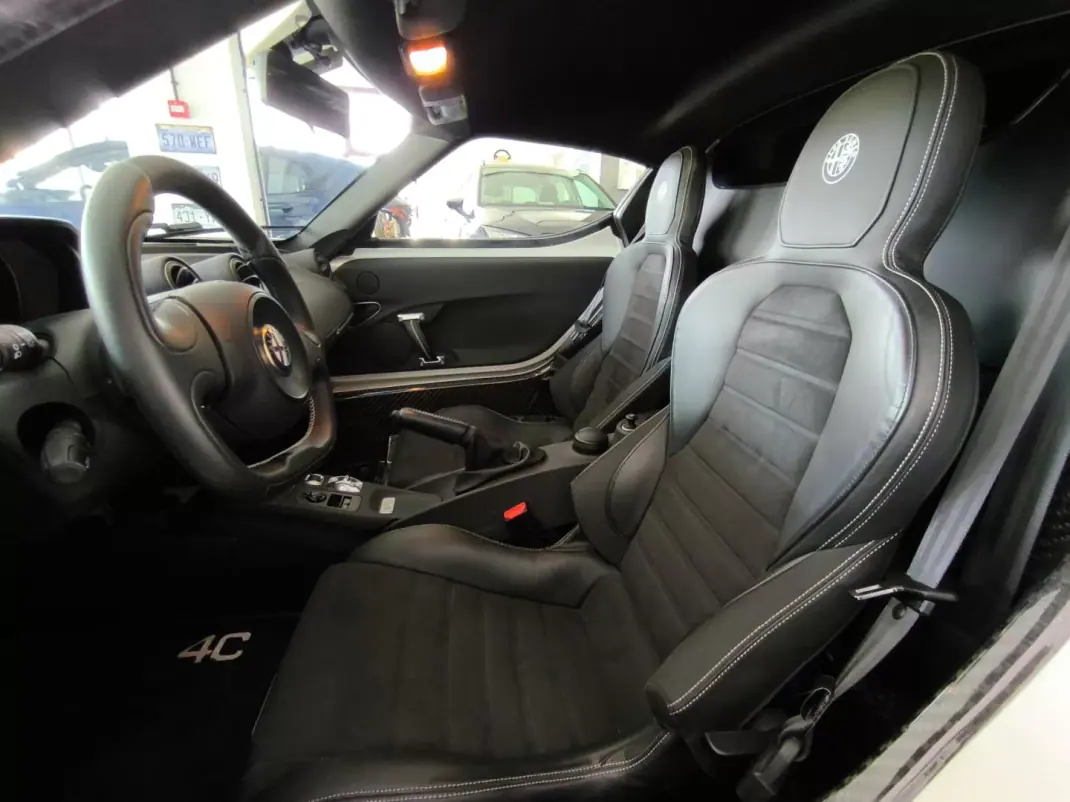 Alfa Romeo 4C 2016 - 99900 EUR, 6500 km - 6500km - foto 8 de 31