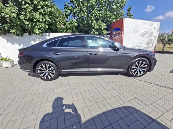 Volkswagen Arteon 2019 - 24750 EUR, 92519 km - AUTO.MOTO.pt - 92519km - foto 11 de 42