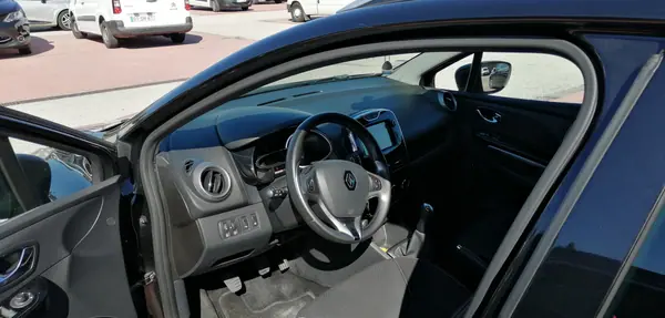 Renault Clio 2014 - 7000 EUR, 270000 km - AUTO.MOTO.pt - 270000km - foto 5 de 10