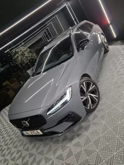 Volvo V90 2021 - 36750 EUR, 125000 km - AUTO.MOTO.pt - 125000km - foto 6 de 27