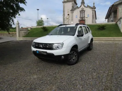 Dacia Duster 2015 - 10990 EUR, 208000 km - AUTO.MOTO.pt - 208000km - foto 3 de 35