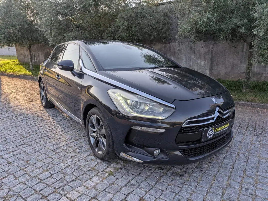 DS DS5 2014 - 10900 EUR, 19800 km - 19800km - foto 2 de 16