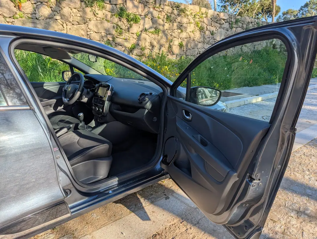 Renault Clio 2018 - 10500 EUR, 69000 km - AUTO.MOTO.pt - 69000km - foto 13 de 19